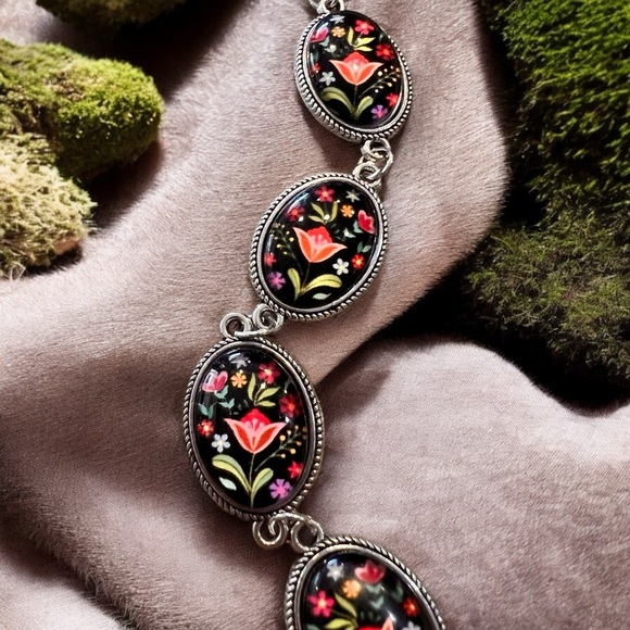 Gorgeous floral clear cabochon dome bracelet Stainless Steel Adjustable 7”-8” - Picture 7 of 15